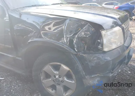 2004 Ford Explorer Limited z USA, uszkodzony, nr VIN 1FMDU75W44UA30933